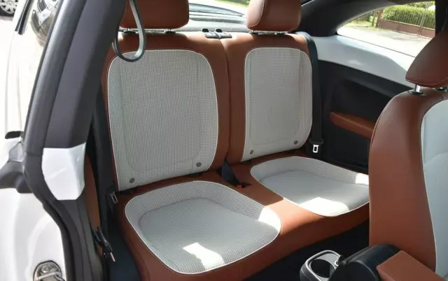 VOLKSWAGEN New Beetle 