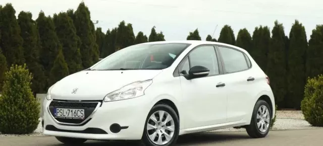 PEUGEOT 208 