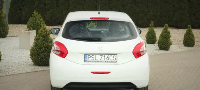 PEUGEOT 208 