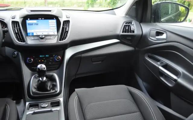 FORD Kuga 2.0 TDCi 4x2 Titanium