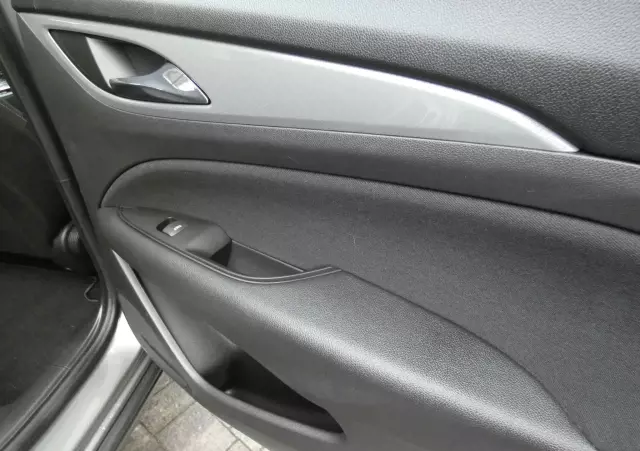 OPEL Insignia 2.0 CDTI automatik Business Edition