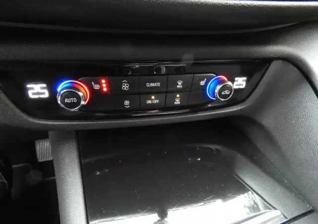 OPEL Insignia 2.0 CDTI automatik Business Edition