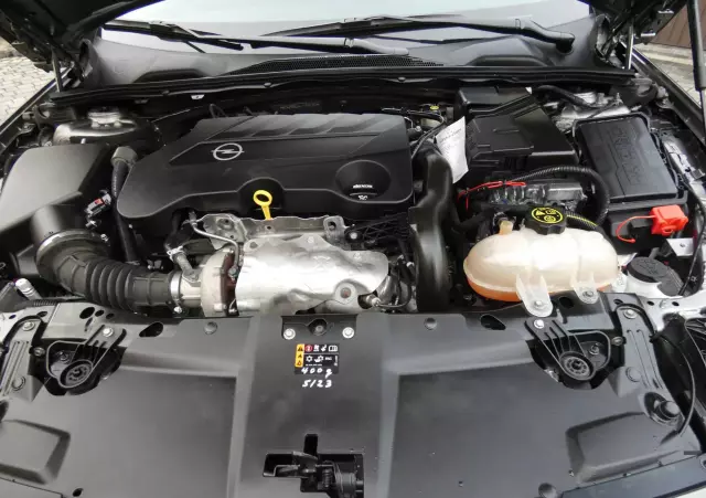 OPEL Insignia 2.0 CDTI automatik Business Edition