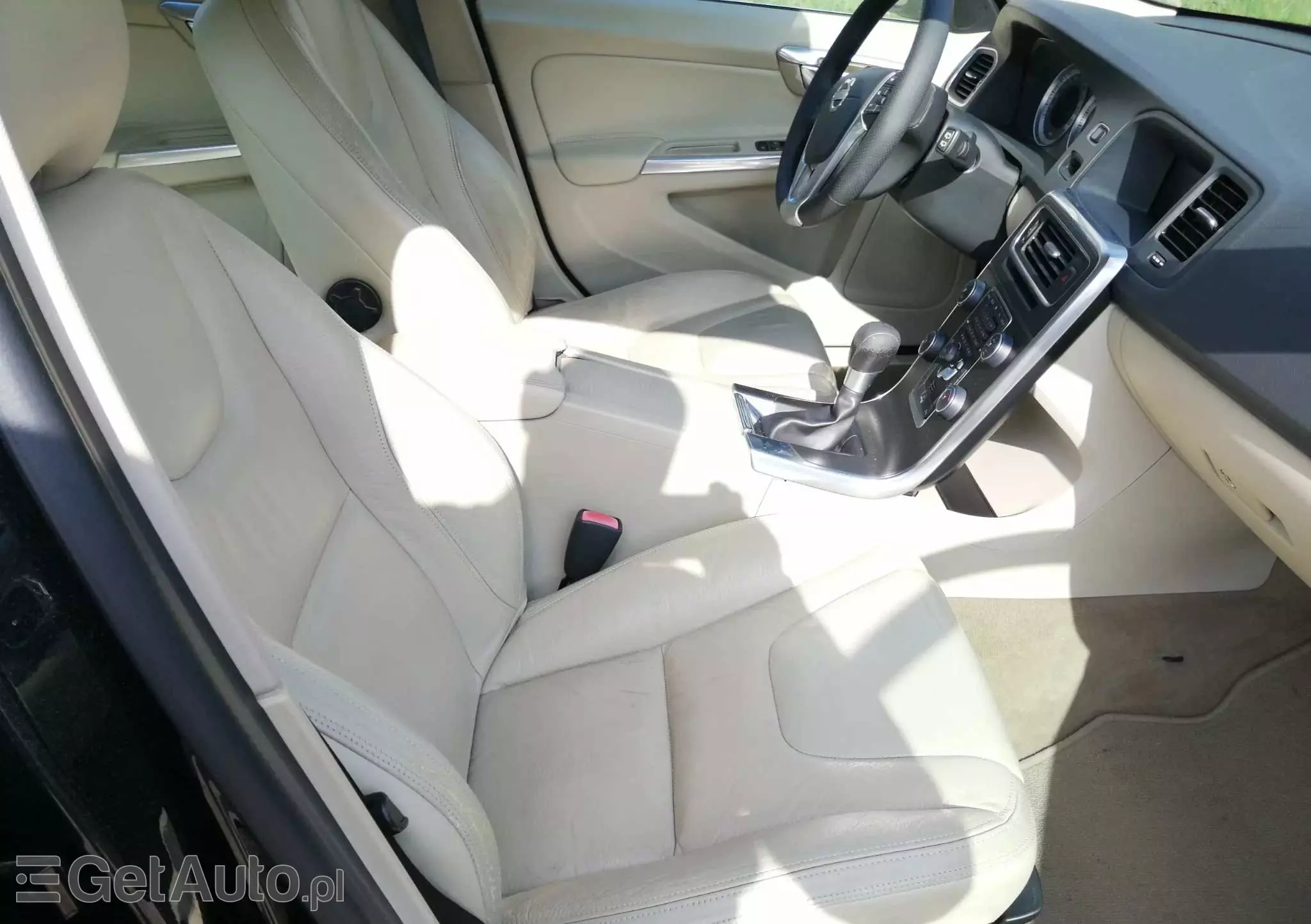 VOLVO V60 DRIVe Momentum