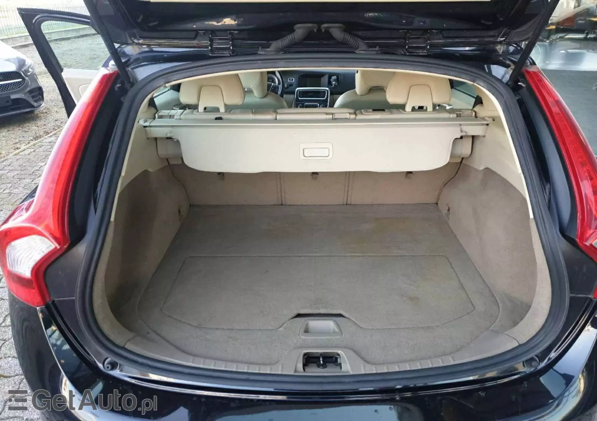 VOLVO V60 DRIVe Momentum