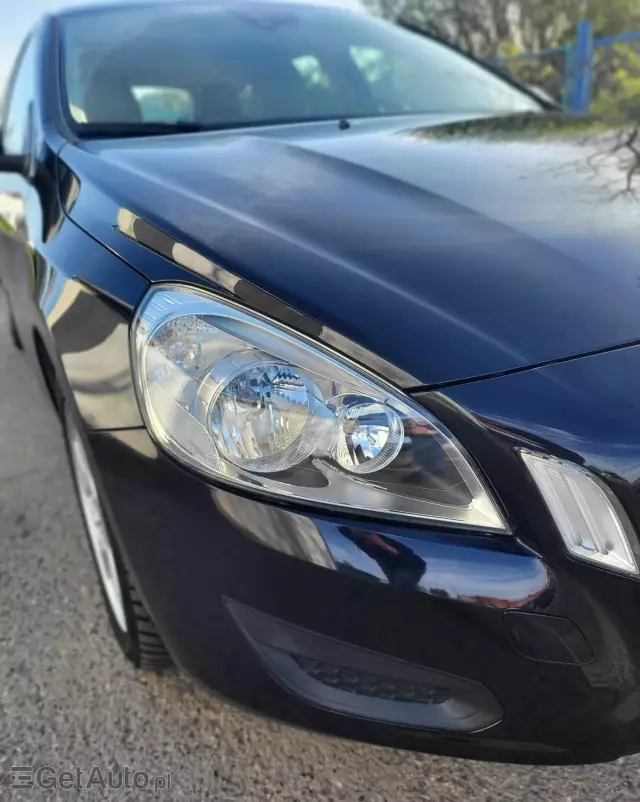 VOLVO V60 DRIVe Momentum