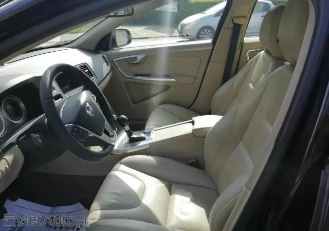 VOLVO V60 DRIVe Momentum