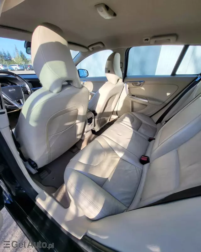 VOLVO V60 DRIVe Momentum