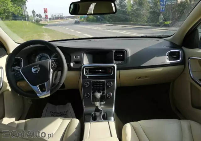 VOLVO V60 DRIVe Momentum