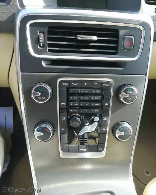 VOLVO V60 DRIVe Momentum