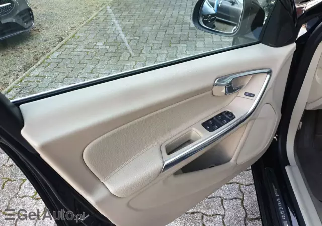 VOLVO V60 DRIVe Momentum