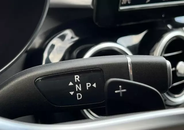 MERCEDES-BENZ Klasa C 300 de 9G-TRONIC