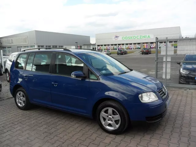 VOLKSWAGEN Touran 