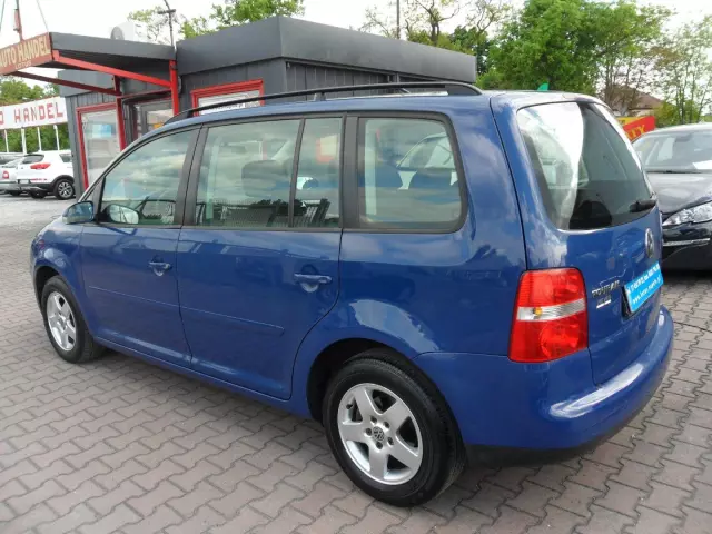 VOLKSWAGEN Touran 