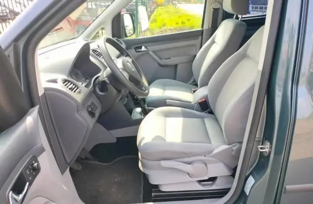 VOLKSWAGEN Caddy 