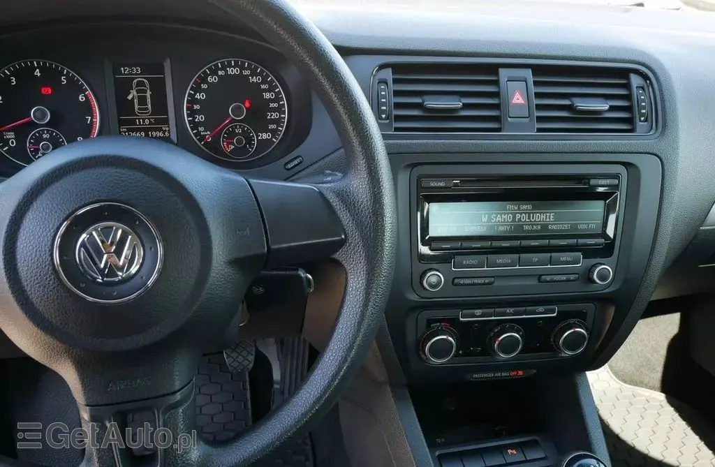 VOLKSWAGEN Jetta 