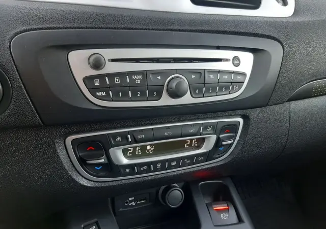 RENAULT Scenic 1.4 16V TCE Expression