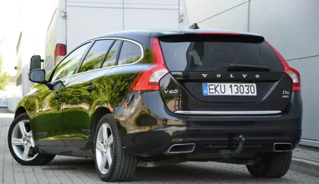 VOLVO V60 