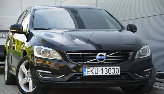 VOLVO V60 