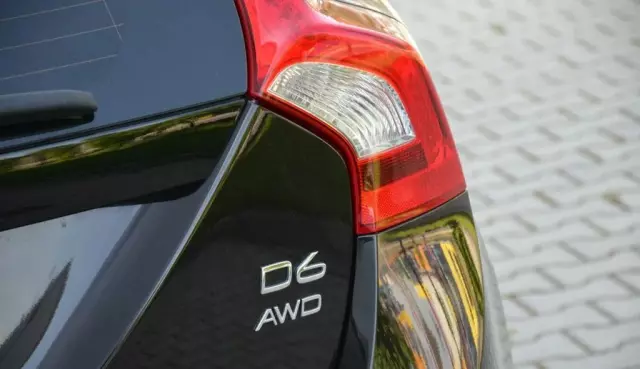 VOLVO V60 