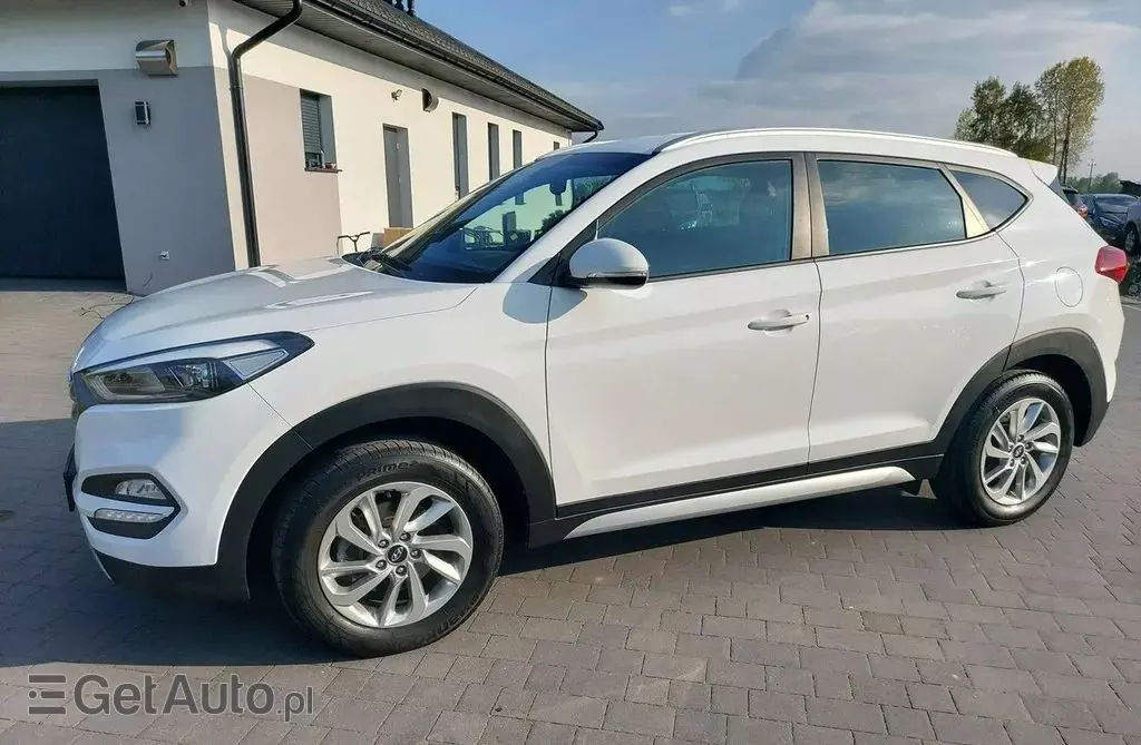 HYUNDAI Tucson 