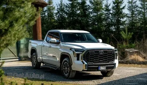 TOYOTA Tundra 