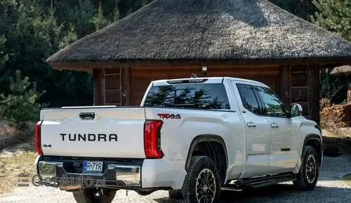 TOYOTA Tundra 