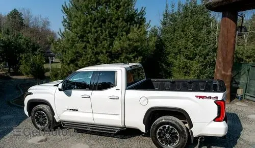 TOYOTA Tundra 