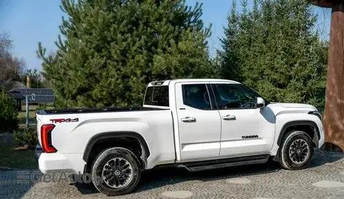 TOYOTA Tundra 