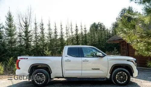 TOYOTA Tundra 