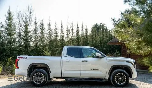 TOYOTA Tundra 