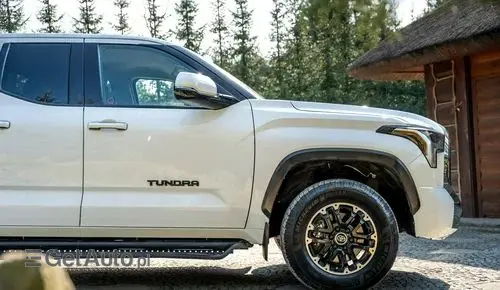 TOYOTA Tundra 