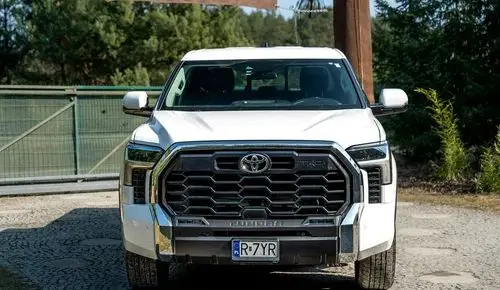 TOYOTA Tundra 
