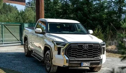 TOYOTA Tundra 