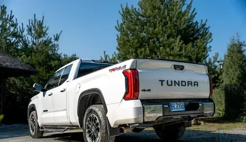 TOYOTA Tundra 