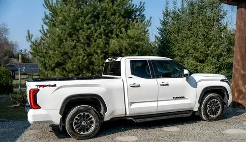 TOYOTA Tundra 