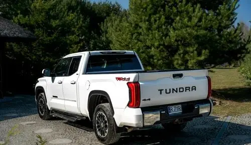 TOYOTA Tundra 