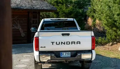 TOYOTA Tundra 
