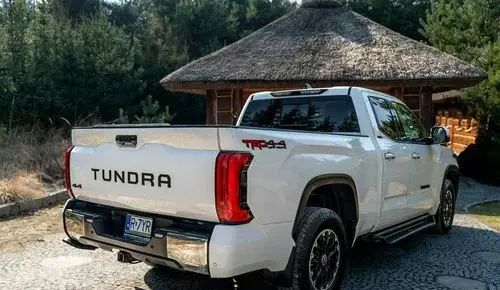 TOYOTA Tundra 