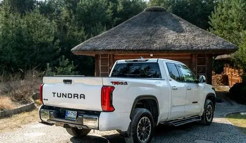 TOYOTA Tundra 