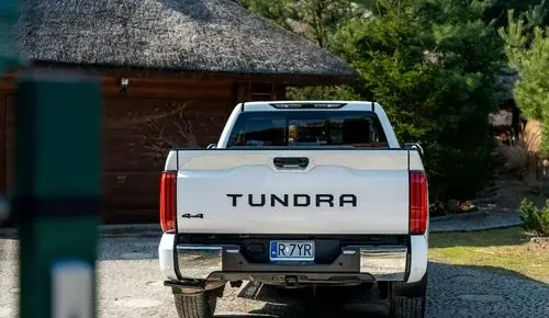 TOYOTA Tundra 