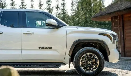 TOYOTA Tundra 