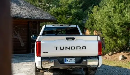 TOYOTA Tundra 