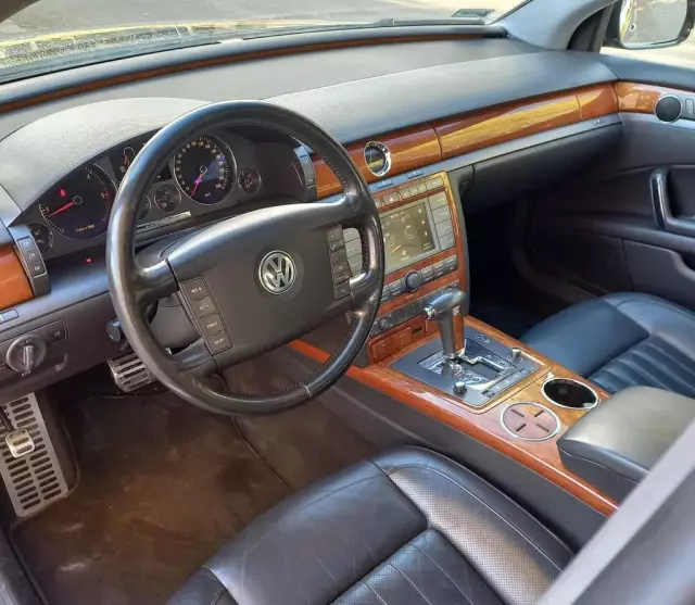 VOLKSWAGEN Phaeton 