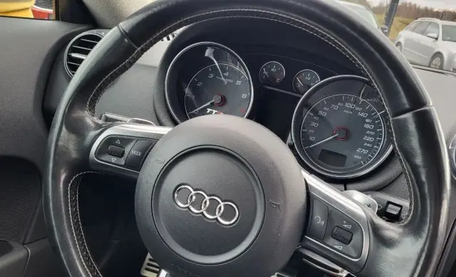 AUDI TT 