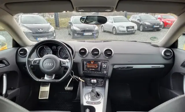 AUDI TT 