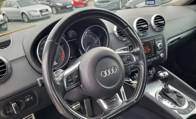 AUDI TT 