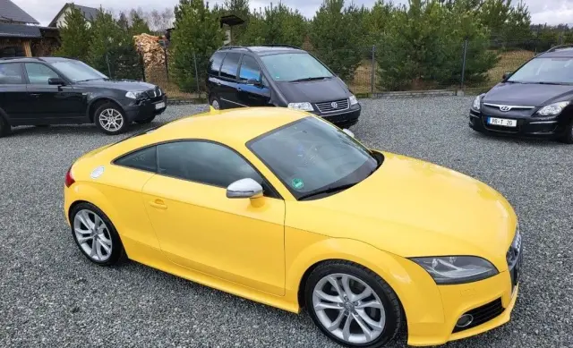 AUDI TT 
