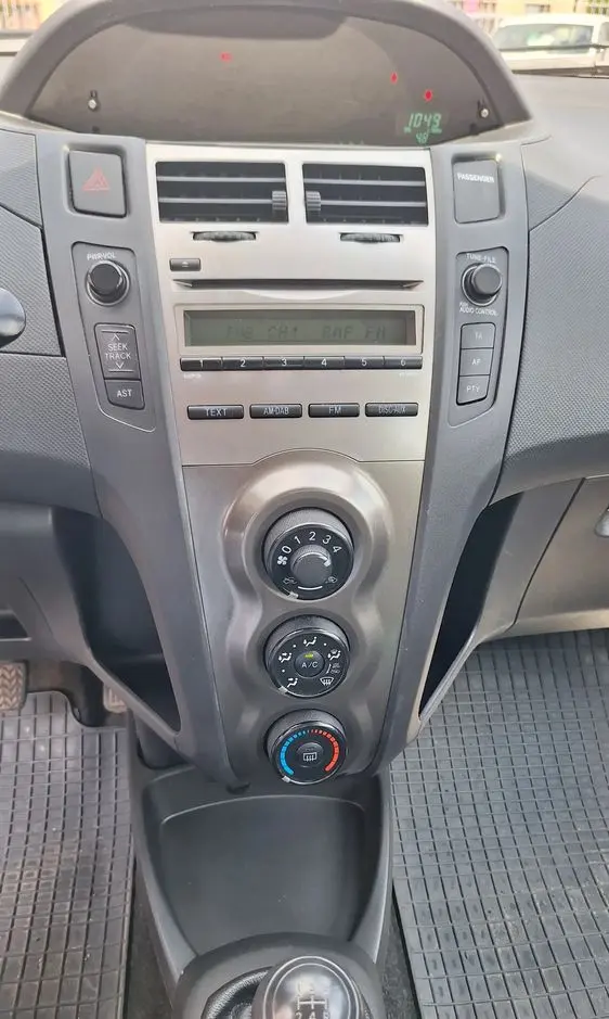 TOYOTA Yaris 