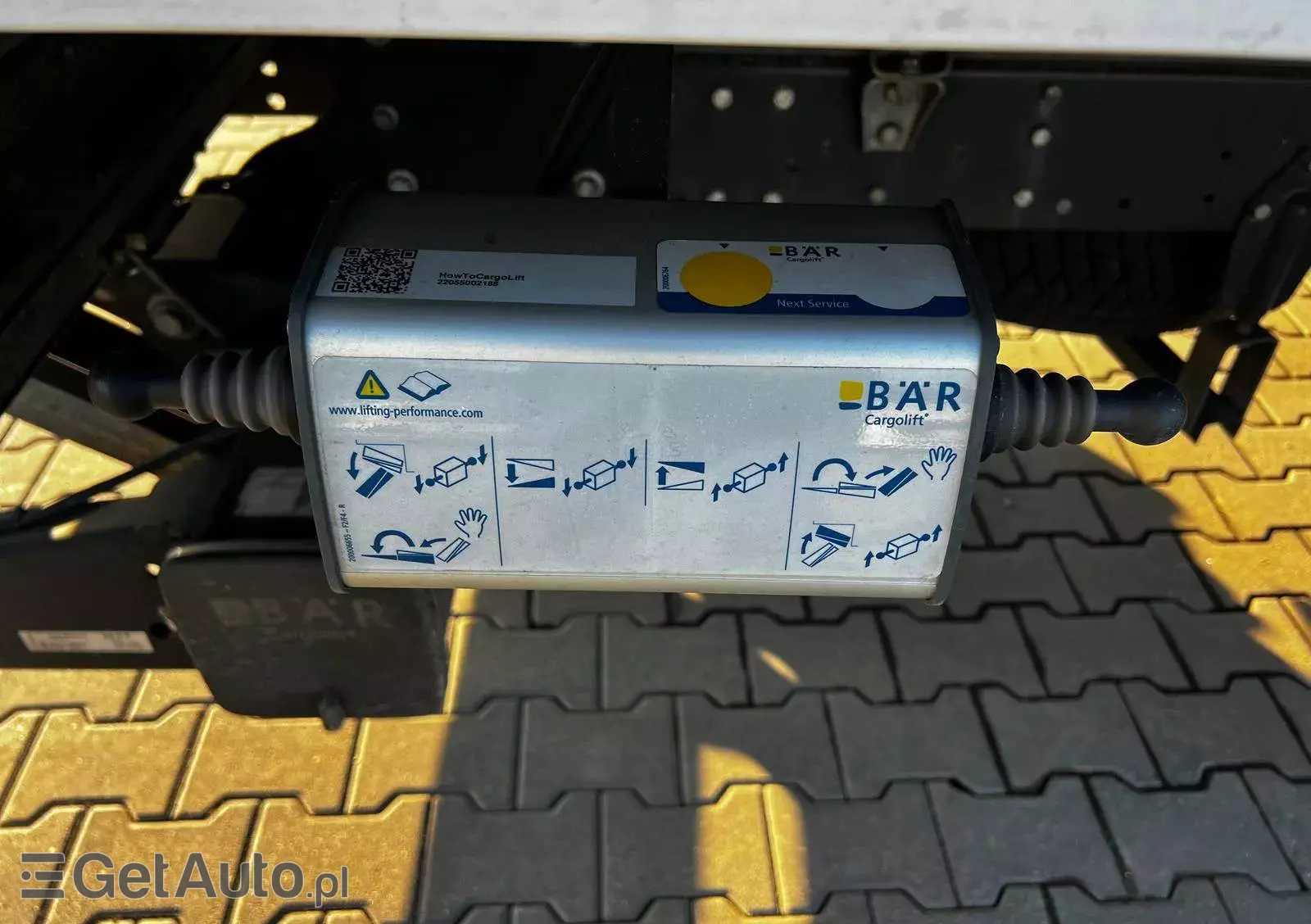 IVECO Daily 70C18H  DMC 7200kg  + kabina sypialna Spojkar XL + zabudowa kontener wym wew. 6100x2450x2550 + winda 